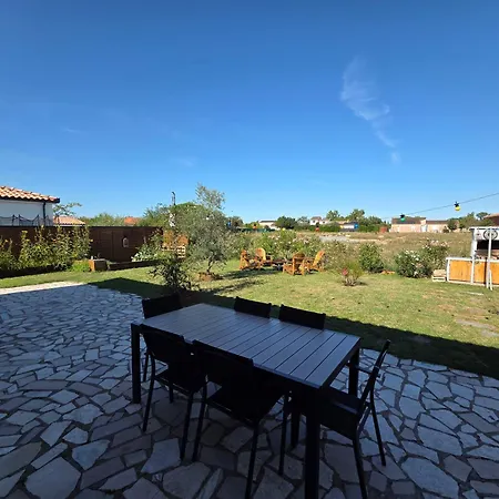 Дом отдыха Maison Familiale - Menage, Serviettes, Draps Inclus Гайак